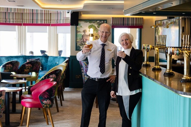 Nigel-Seddon-and-Liz-Brown-in-the-new-look-Elgin-bar.-Photo-by-Matt-Herrington-Photography Nigel Seddon and Liz Brown
